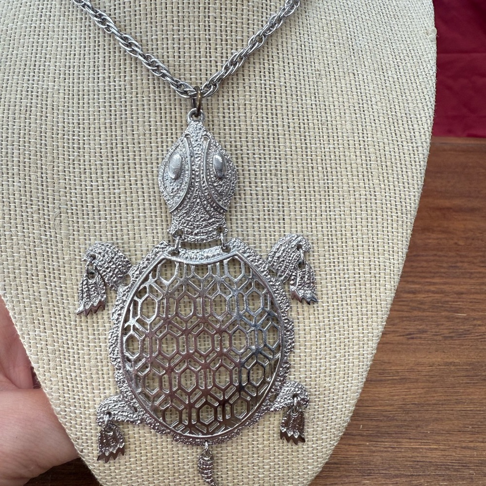 Vintage 70s Silver hue tone Large Turtle Pendant with Necklace Jewelry
